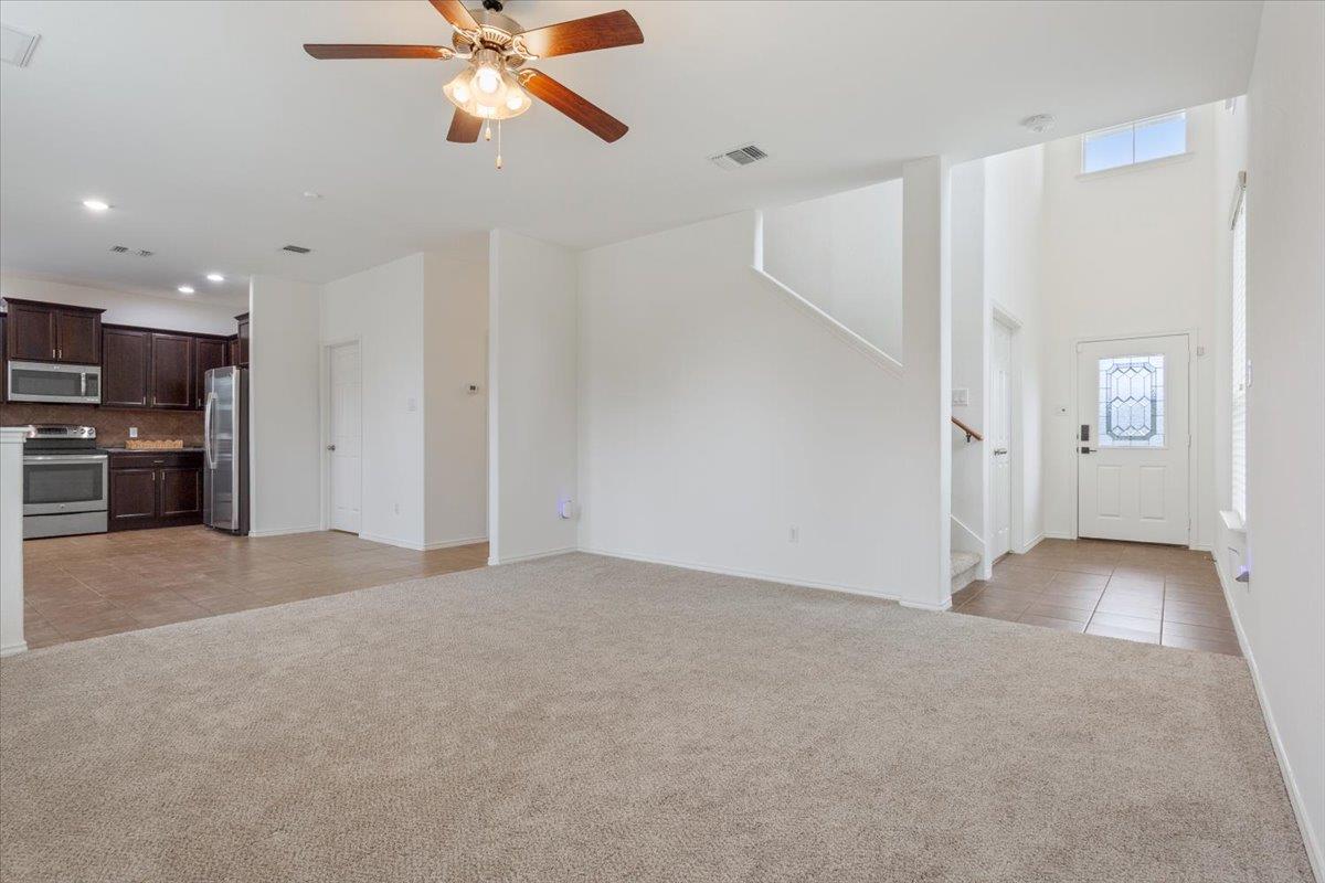 240 Foster LN