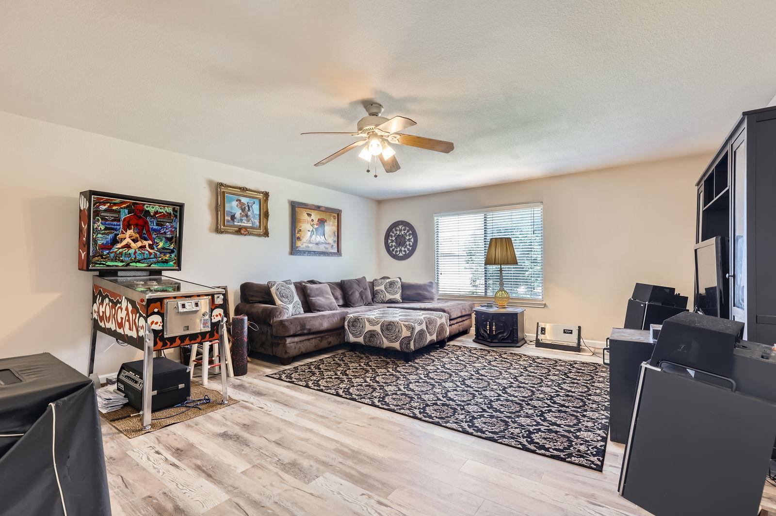 3809 TAILFEATHER DR