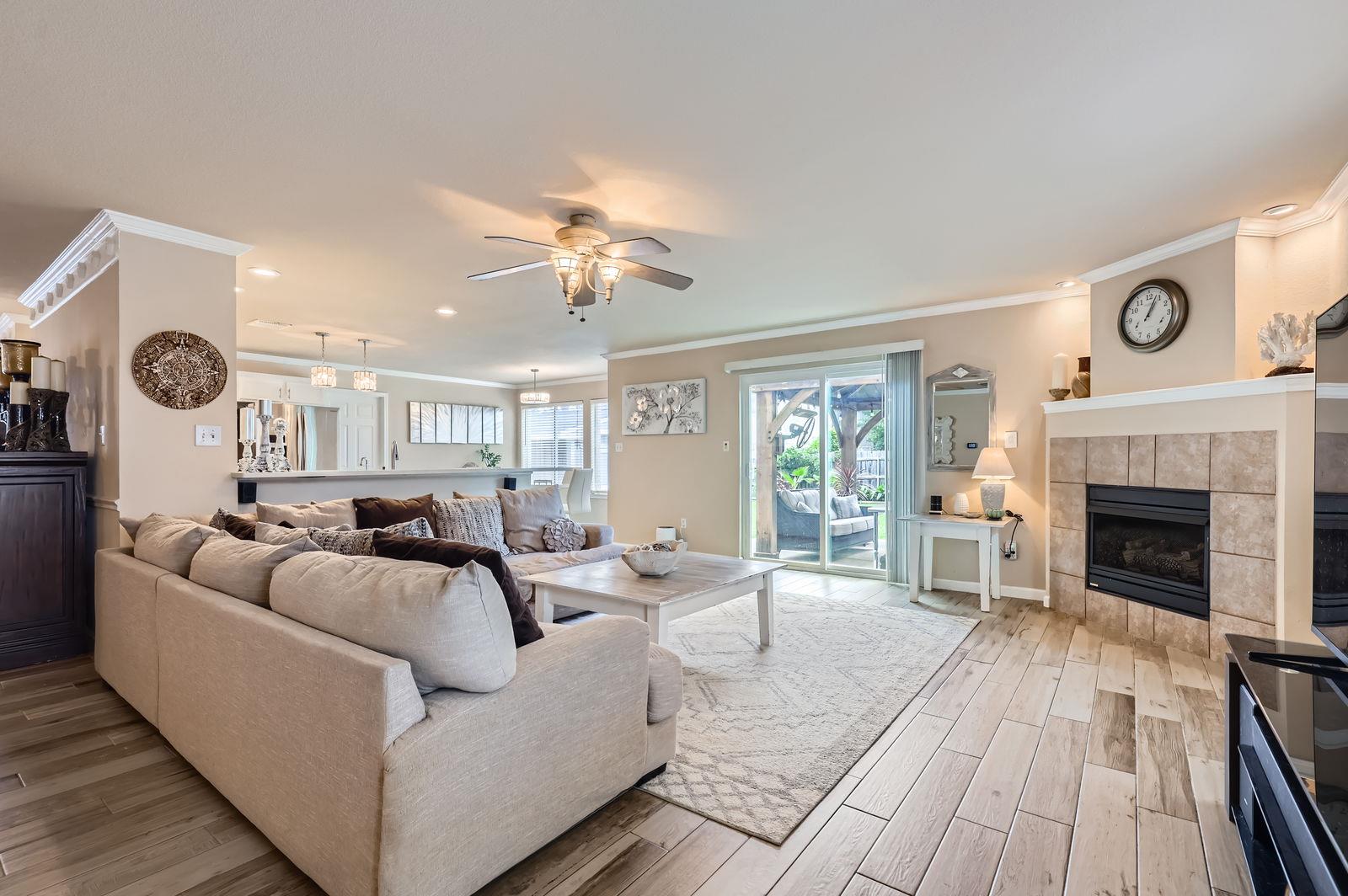 3809 TAILFEATHER DR