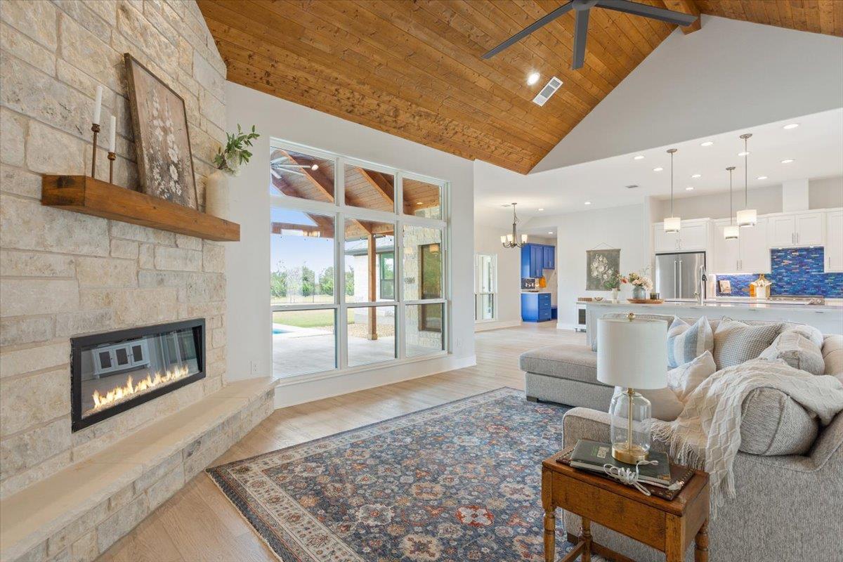1235 Ambrose DR