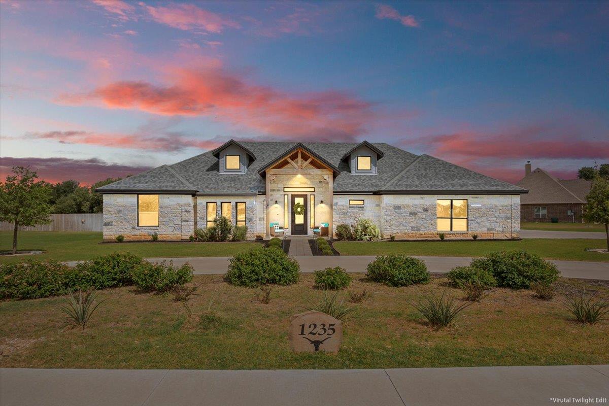 1235 Ambrose DR