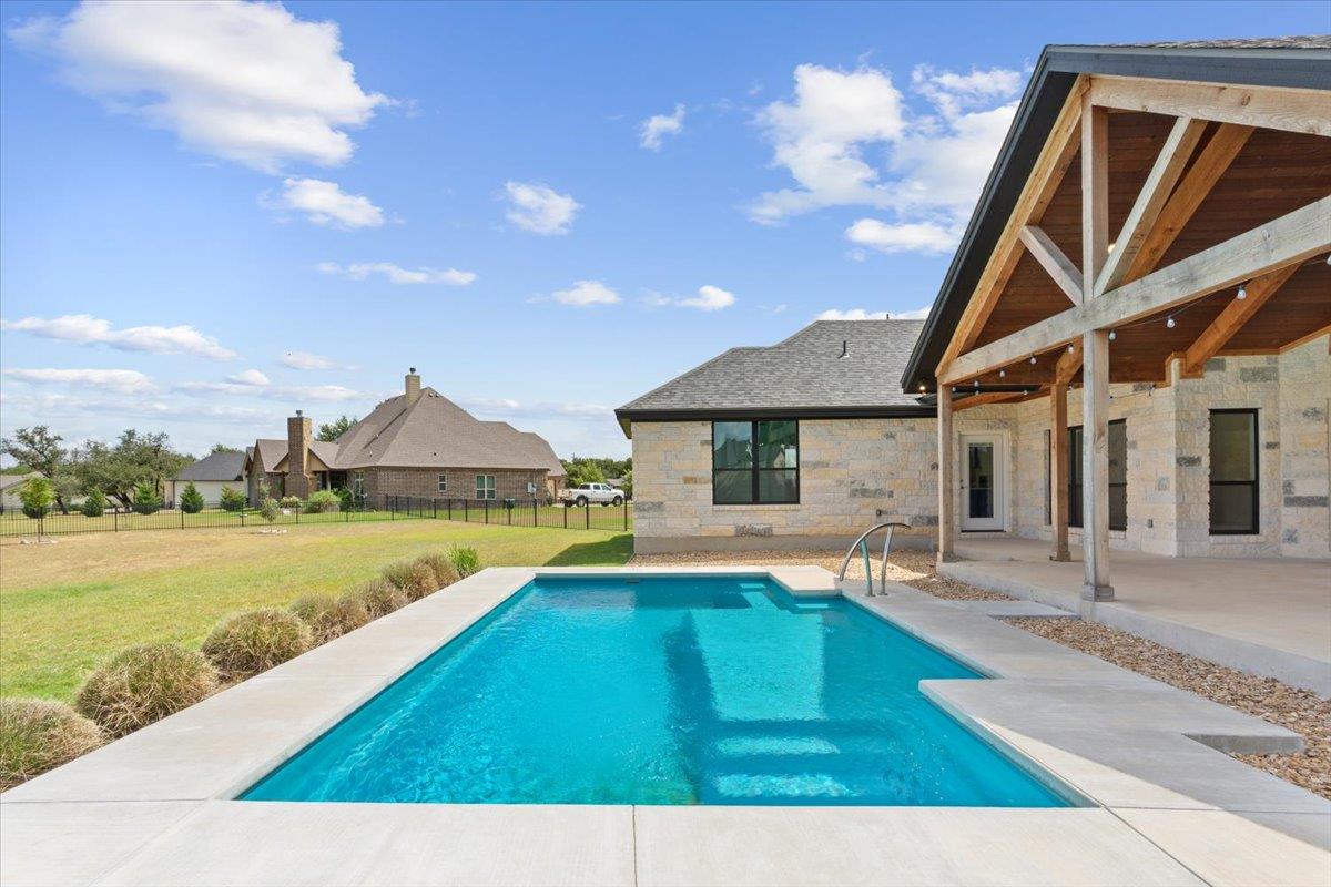 1235 Ambrose DR