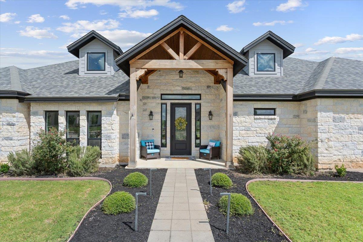 1235 Ambrose DR