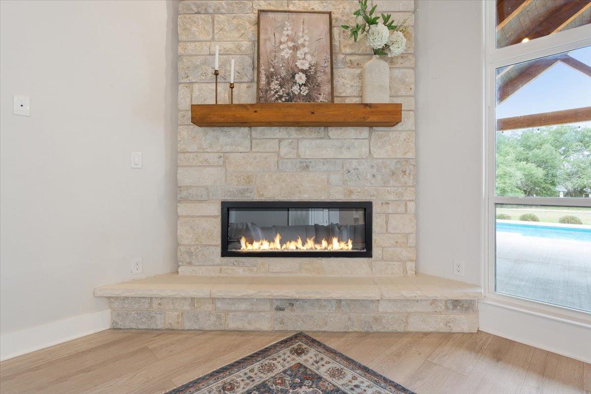 1235 Ambrose DR