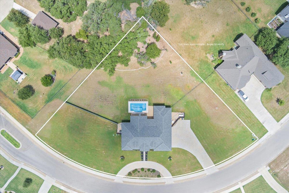 1235 Ambrose DR