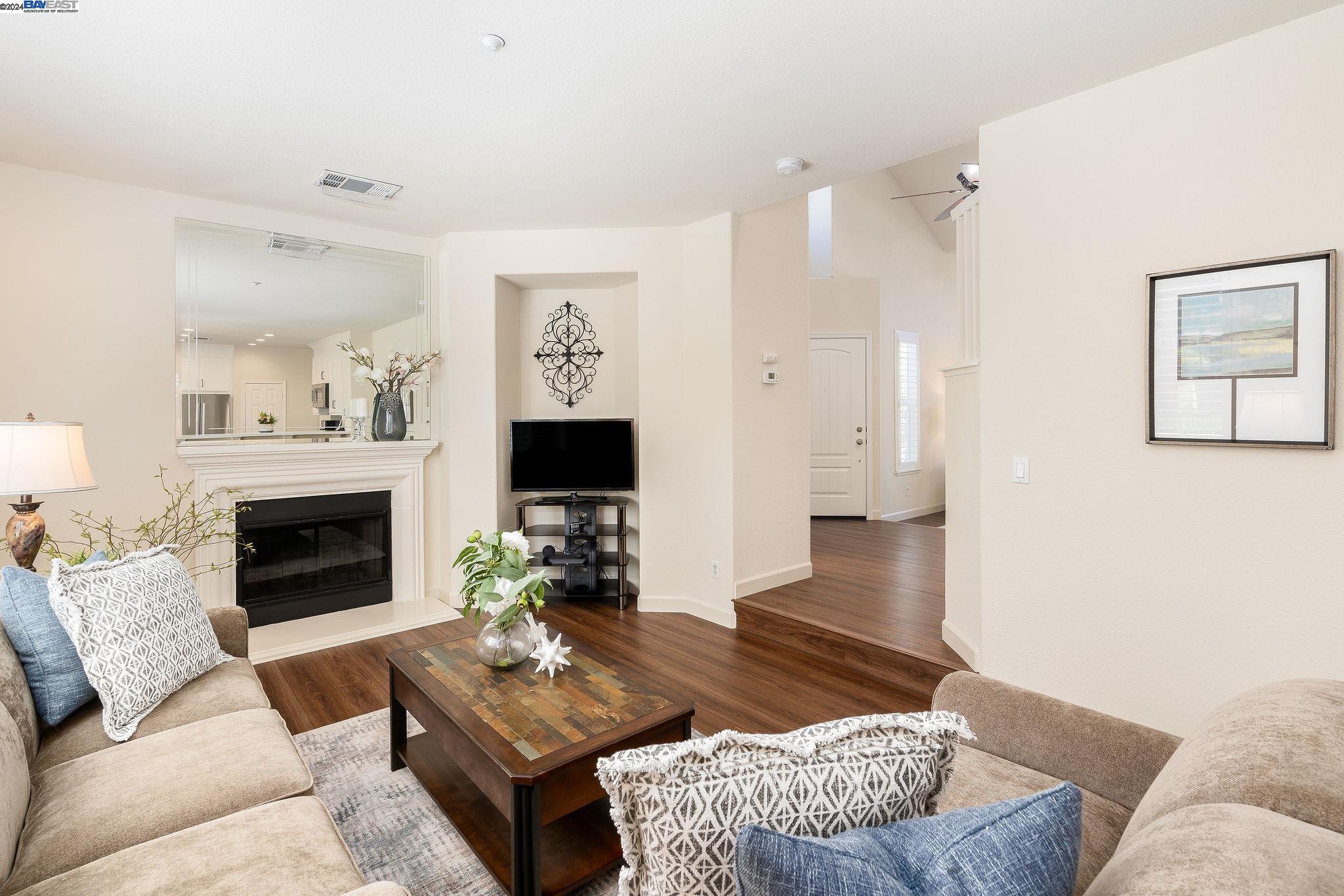 5889 Woodrose Way