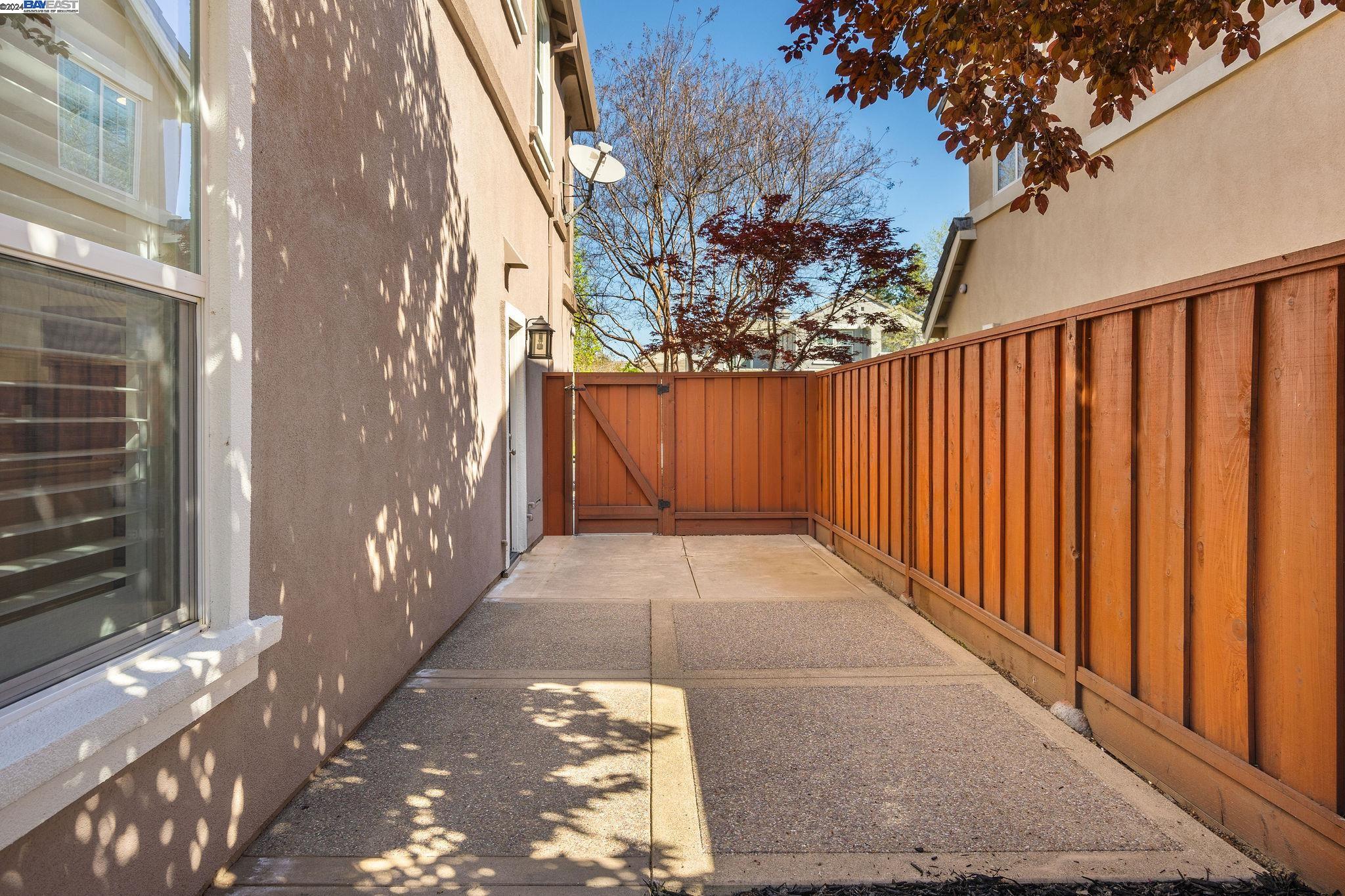 5889 Woodrose Way