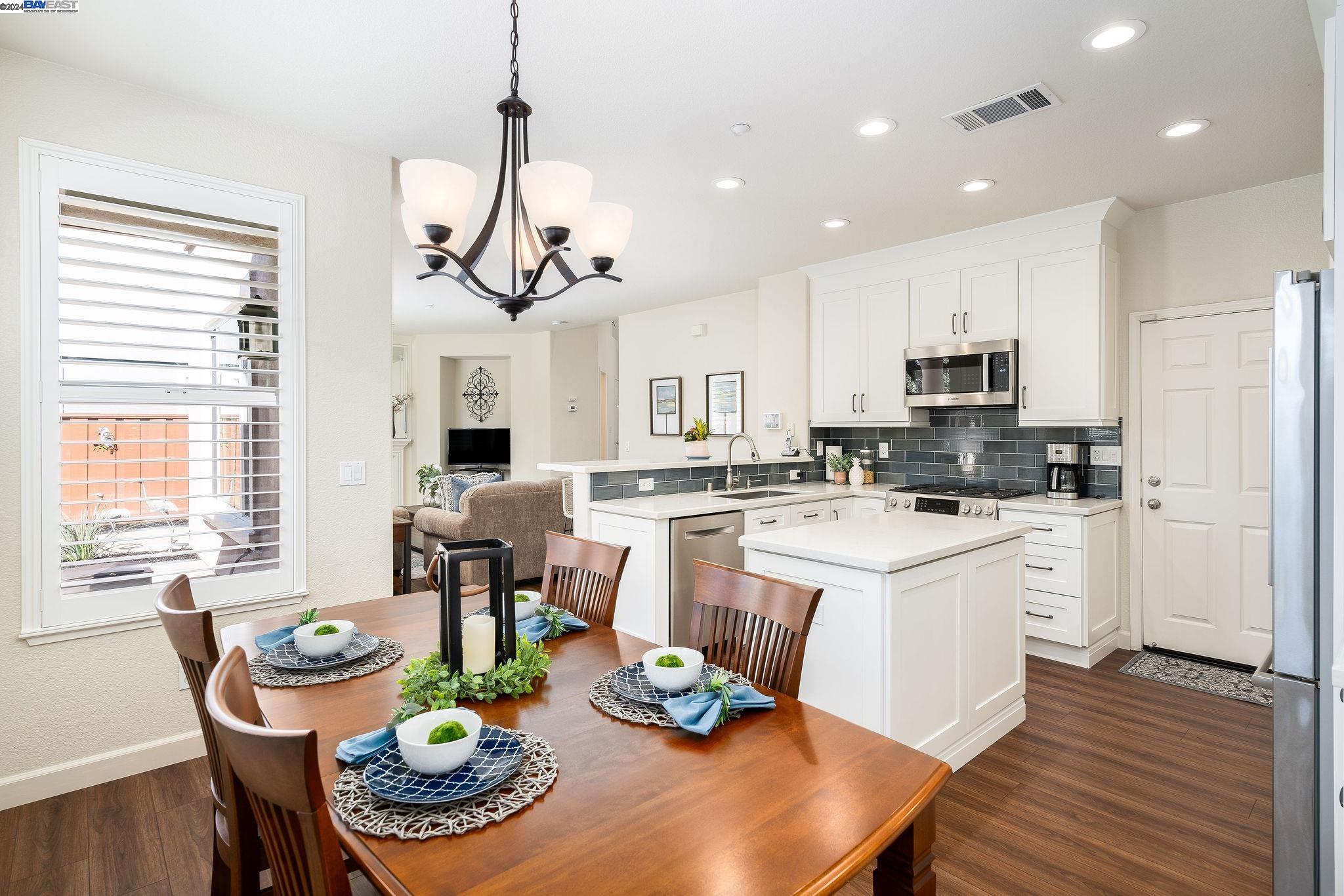 5889 Woodrose Way