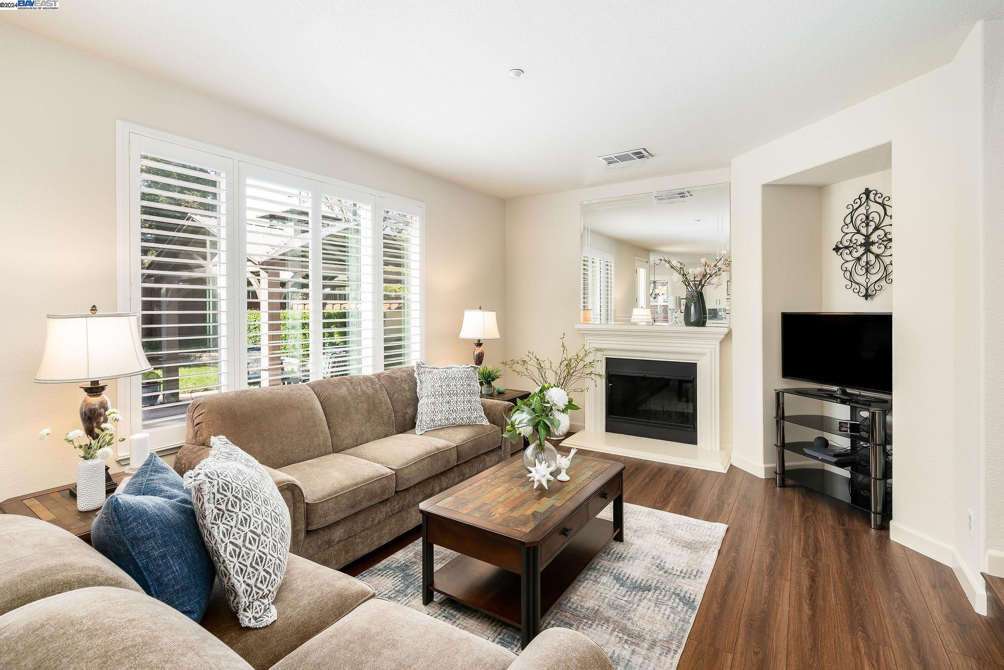 5889 Woodrose Way