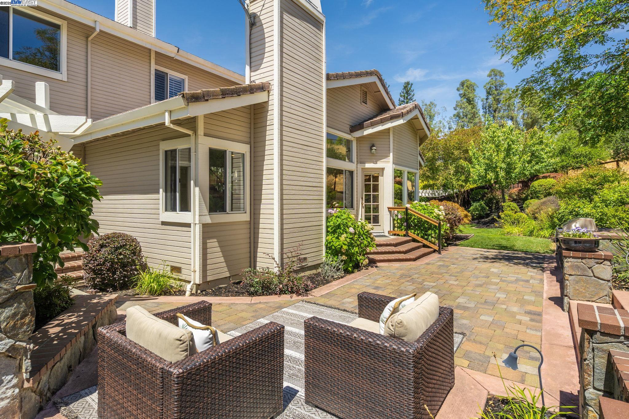 851 Independence Ct