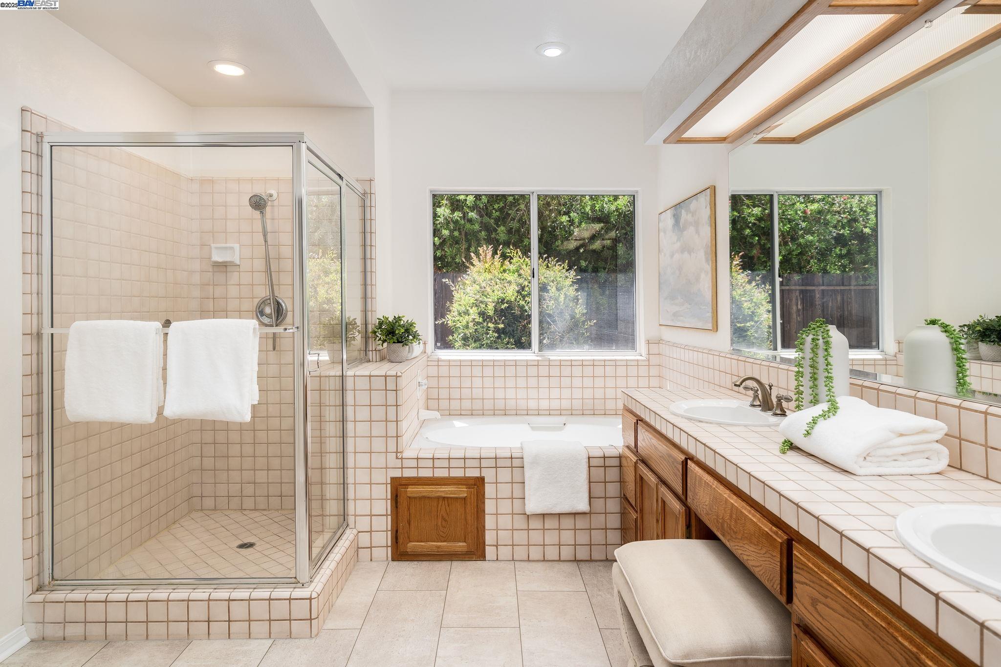 851 Independence Ct