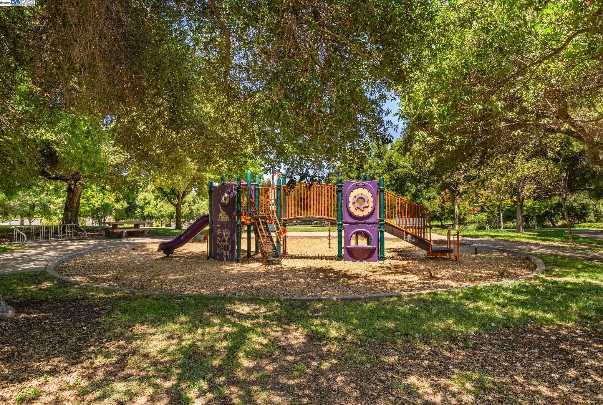 851 Independence Ct