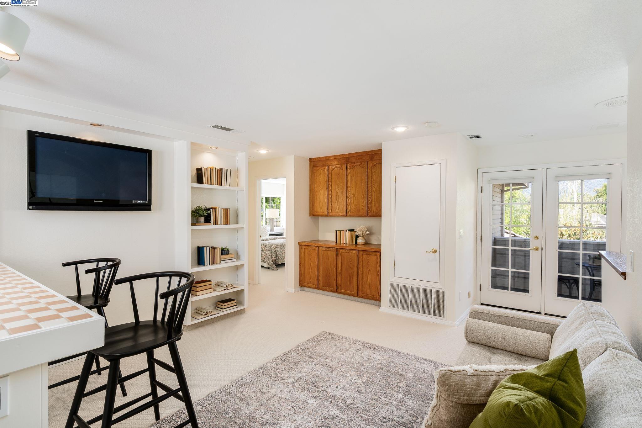 851 Independence Ct