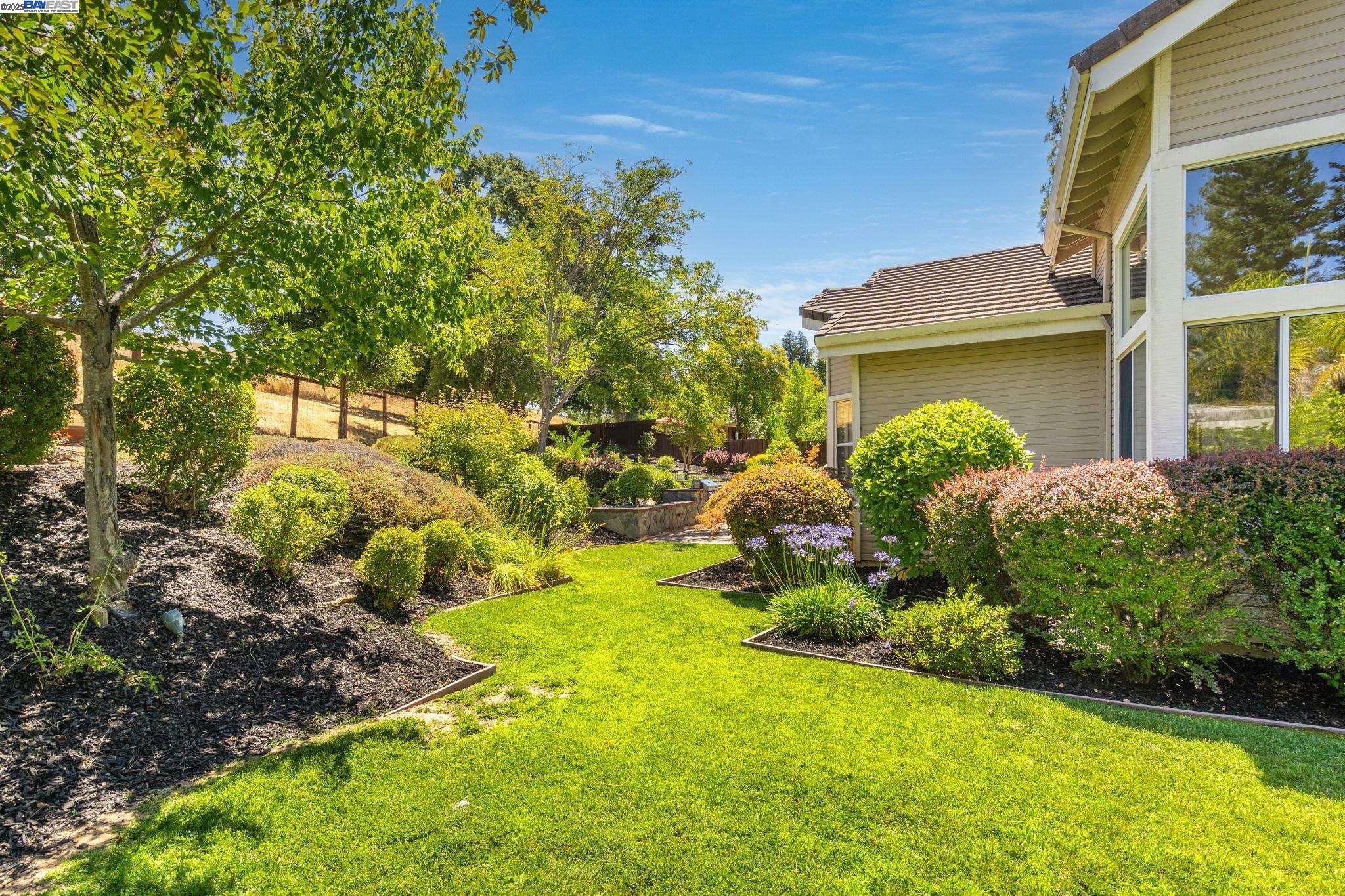 851 Independence Ct
