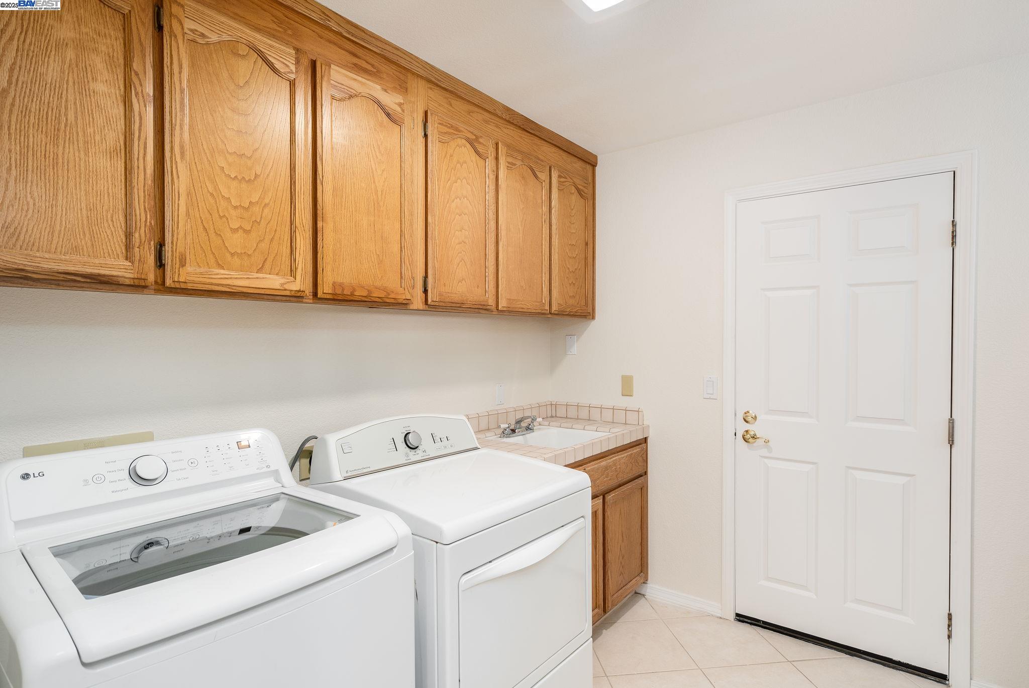 851 Independence Ct