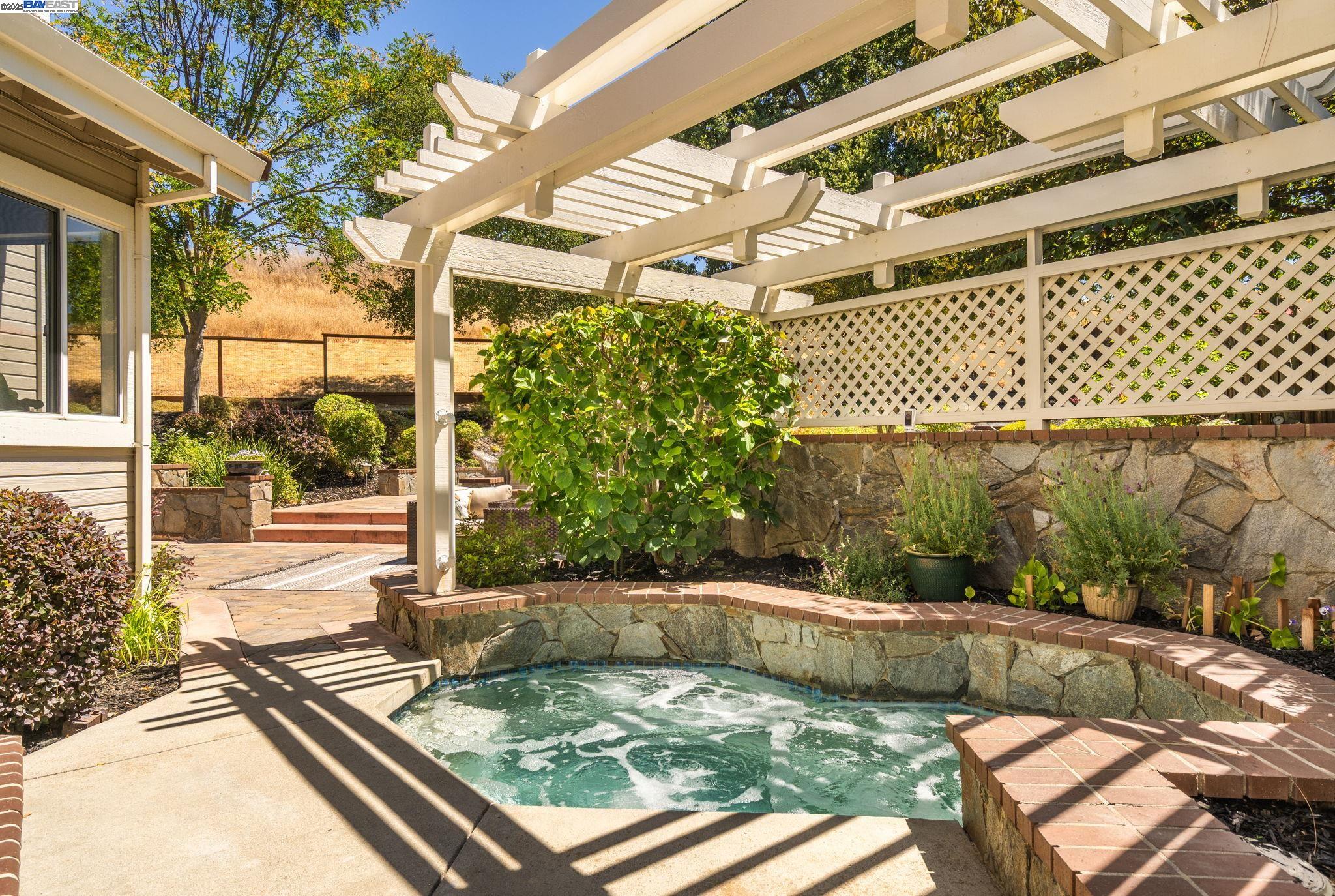 851 Independence Ct