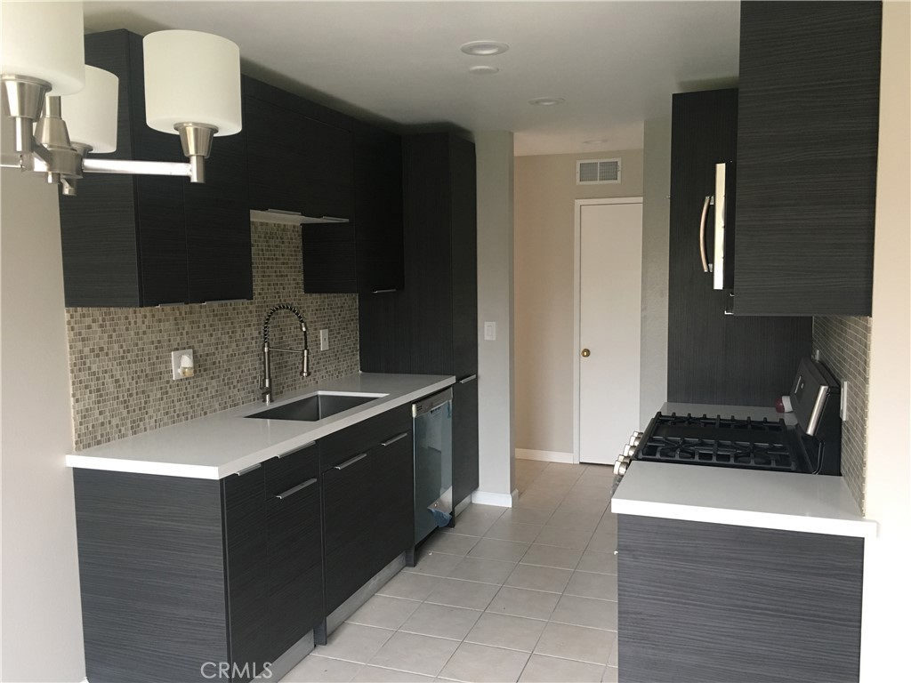 700 W La Veta Avenue G8