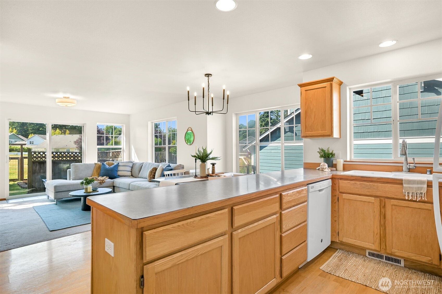 6213 Lincoln Drive