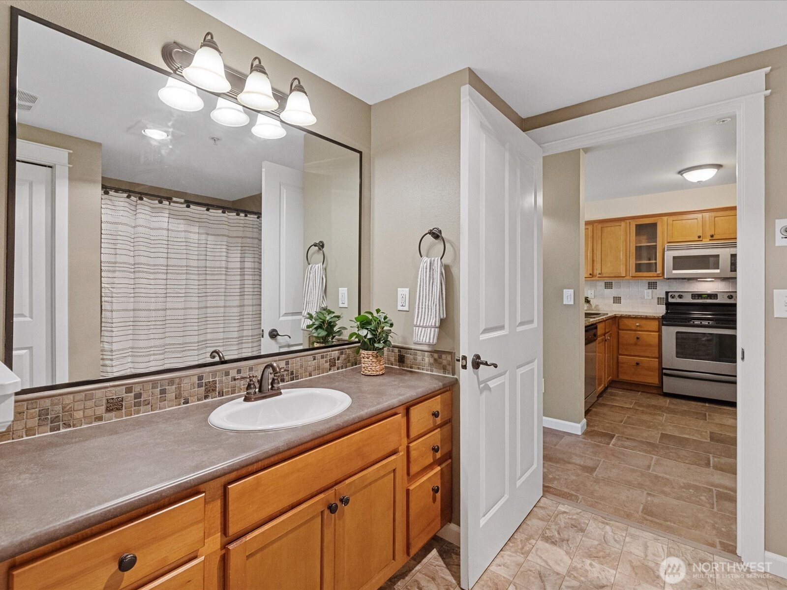 690 32nd Street Unit: B205