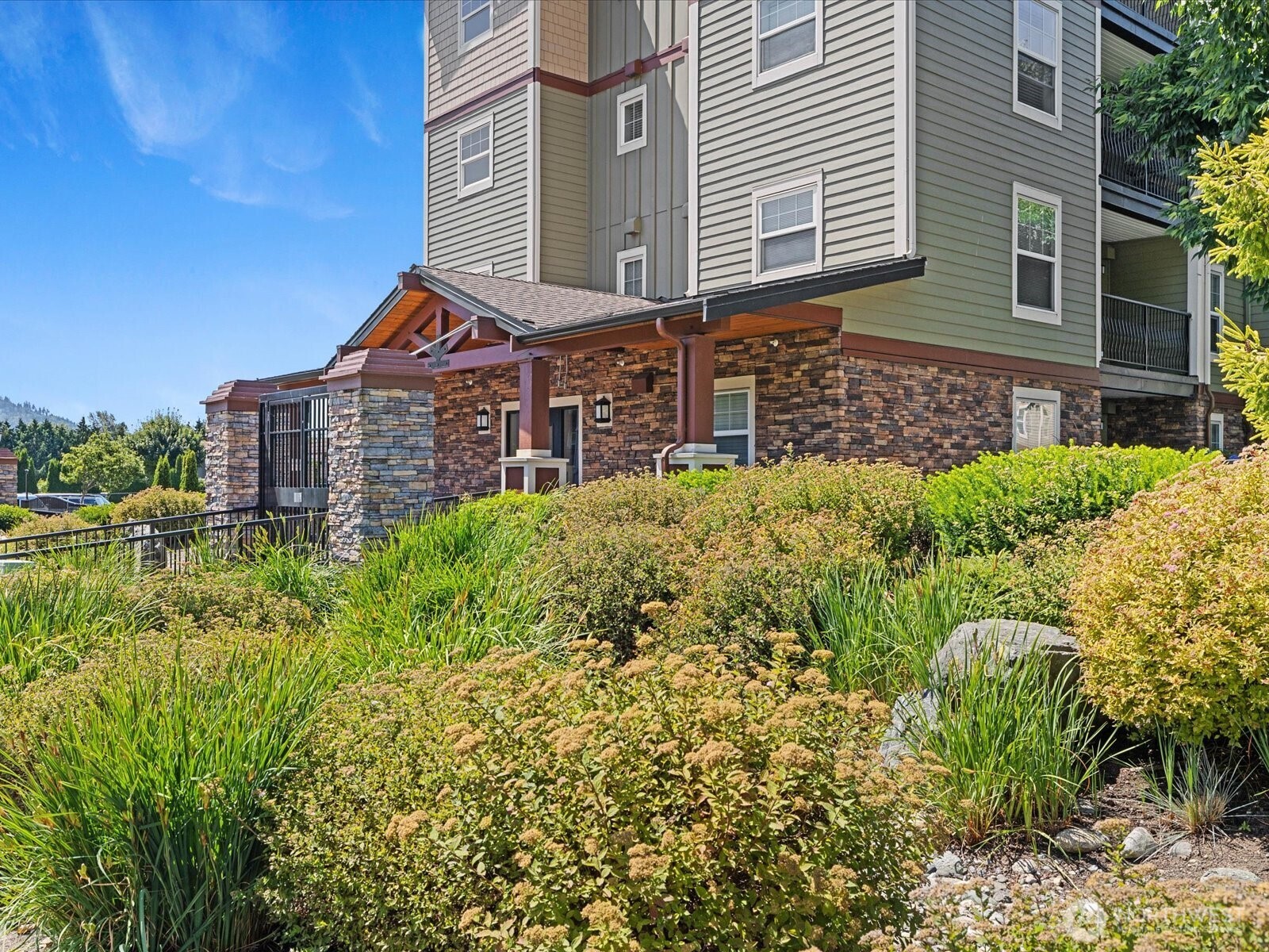 690 32nd Street Unit: B205