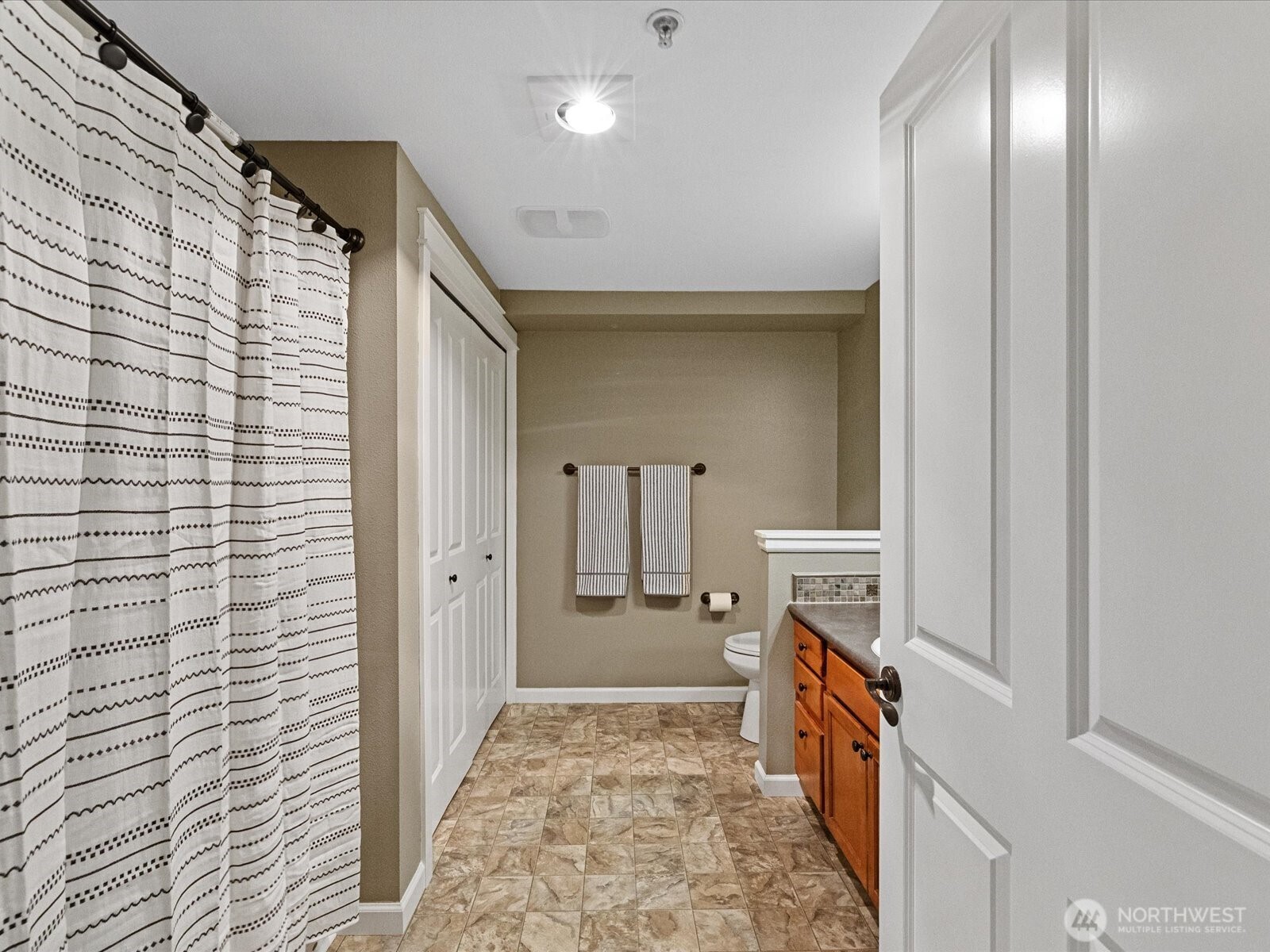 690 32nd Street Unit: B205