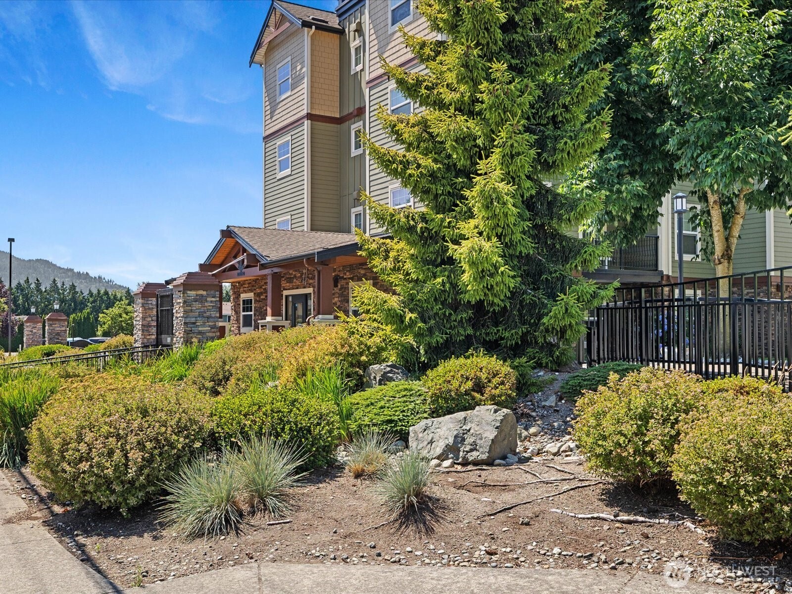 690 32nd Street Unit: B205