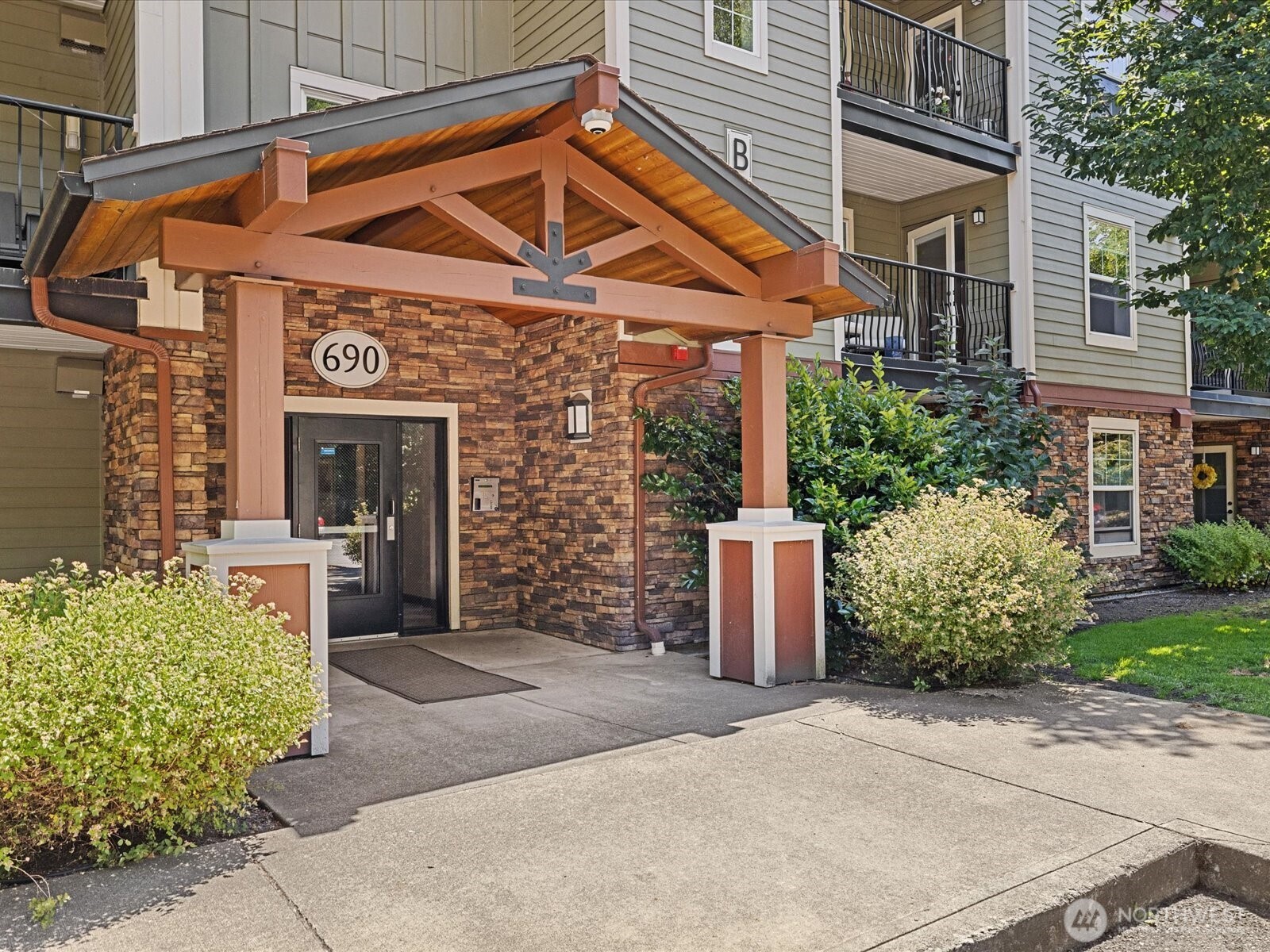 690 32nd Street Unit: B205