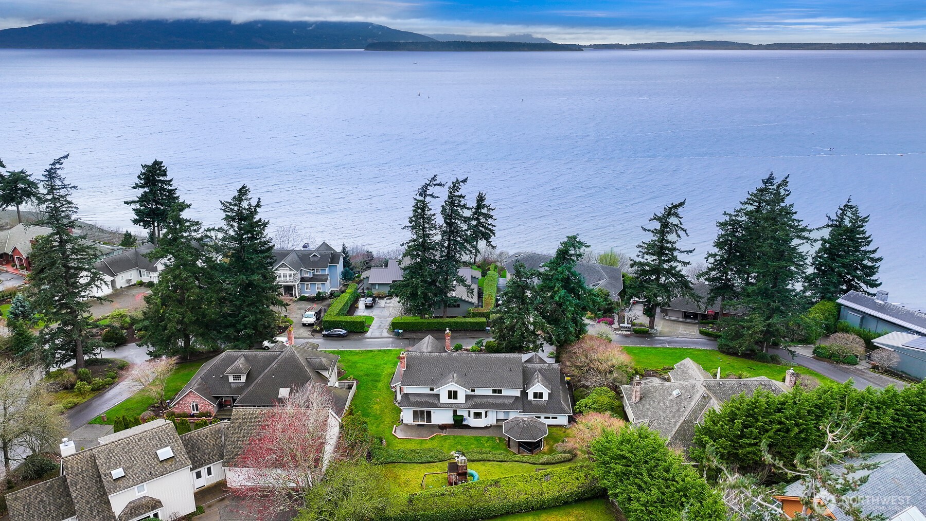 25 Shorewood Drive