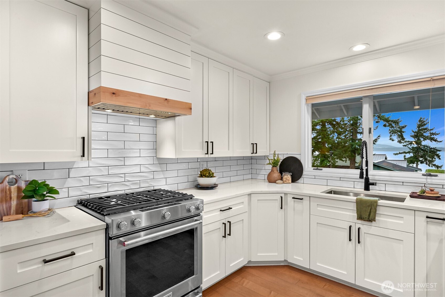 25 Shorewood Drive