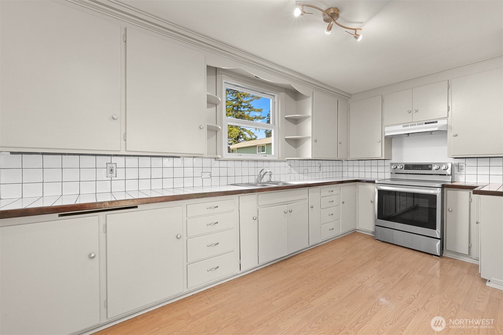 2085 Cottage Place