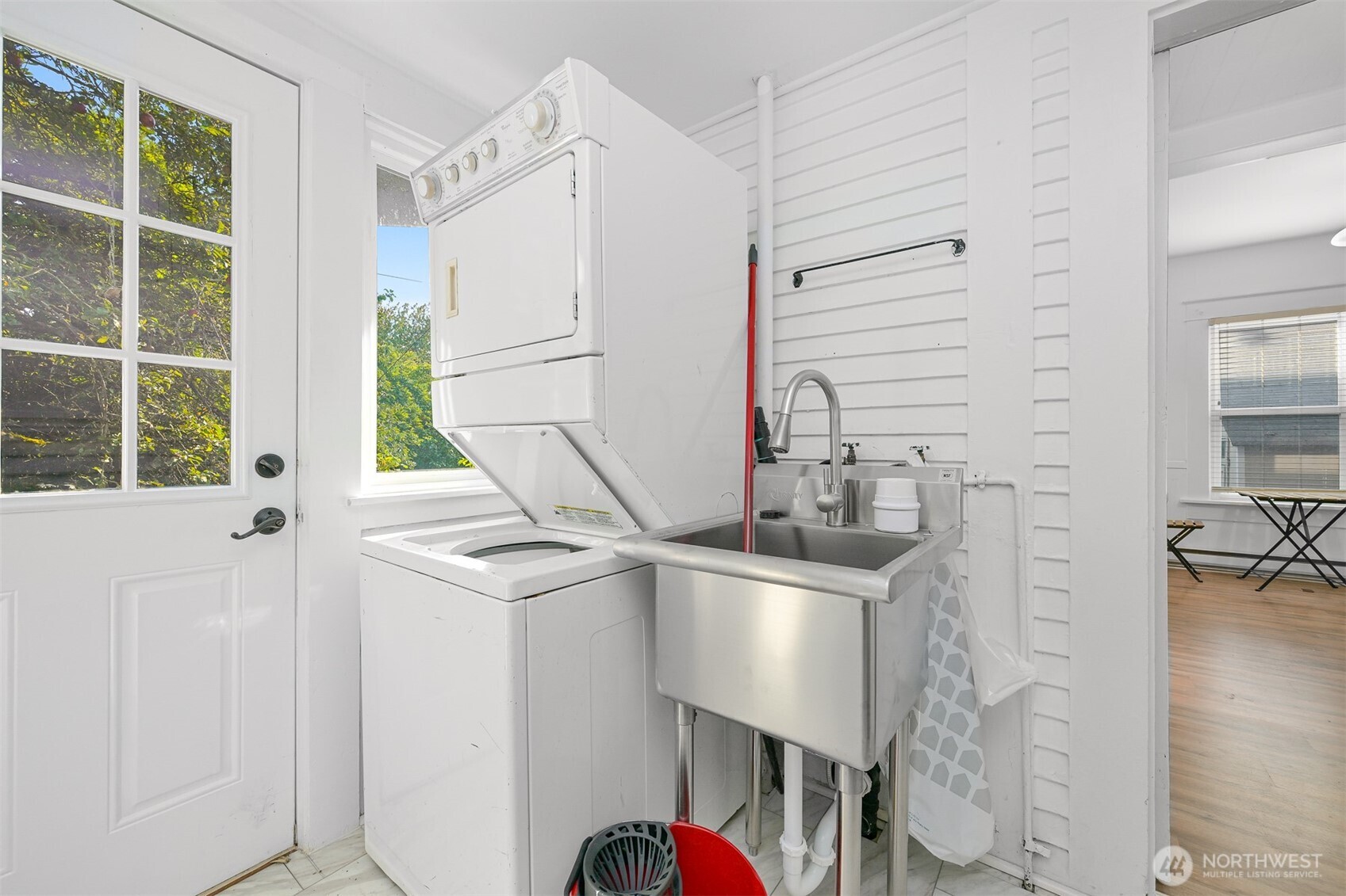 1302 Larrabee Avenue