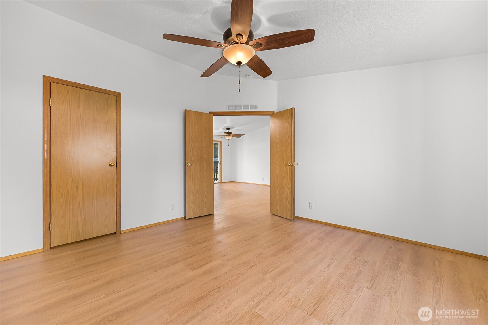 2400 Donovan Avenue Unit: 38A
