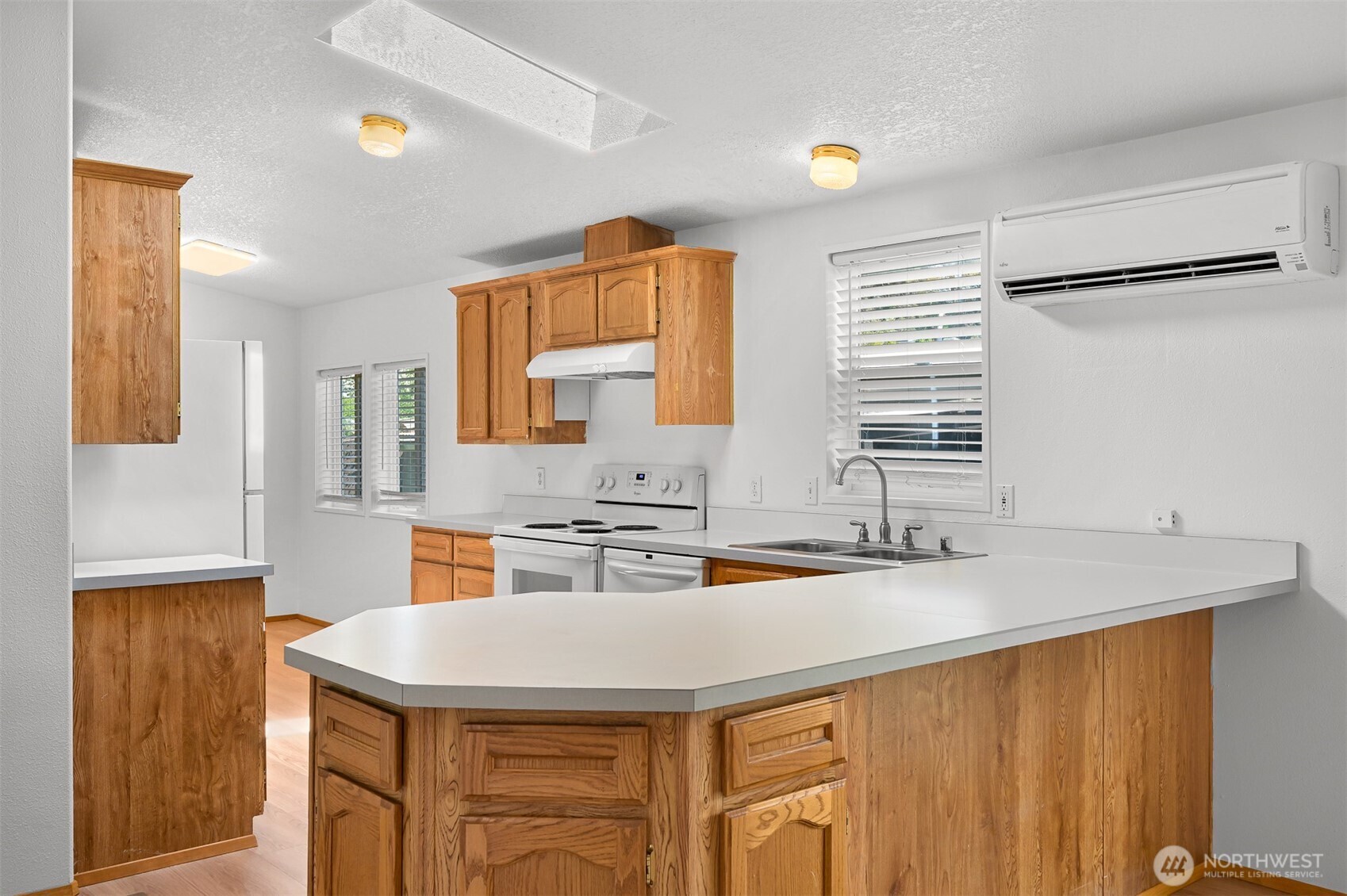 2400 Donovan Avenue Unit: 38A
