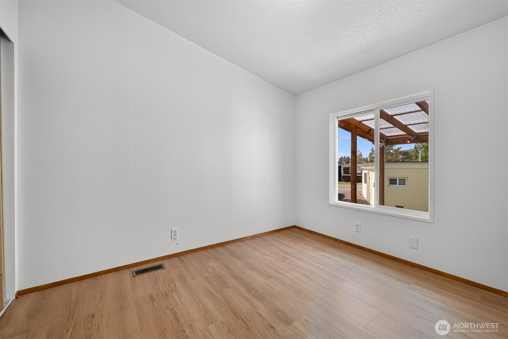 2400 Donovan Avenue Unit: 38A