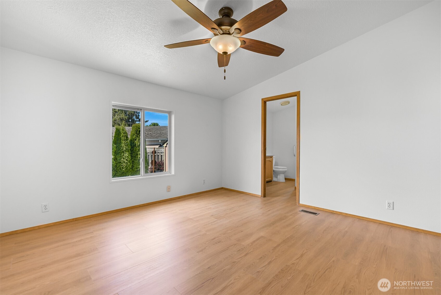 2400 Donovan Avenue Unit: 38A