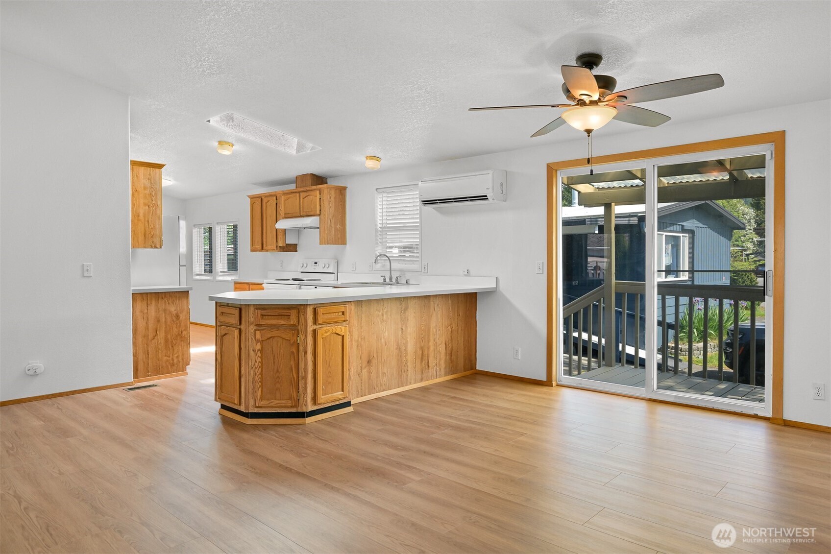 2400 Donovan Avenue Unit: 38A