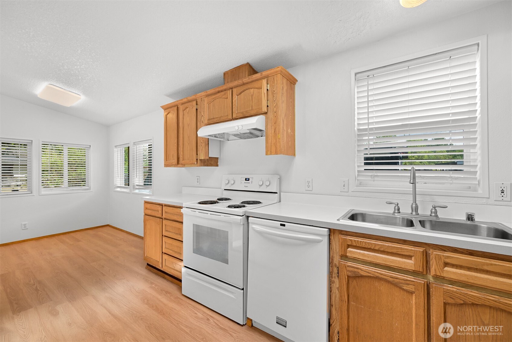 2400 Donovan Avenue Unit: 38A