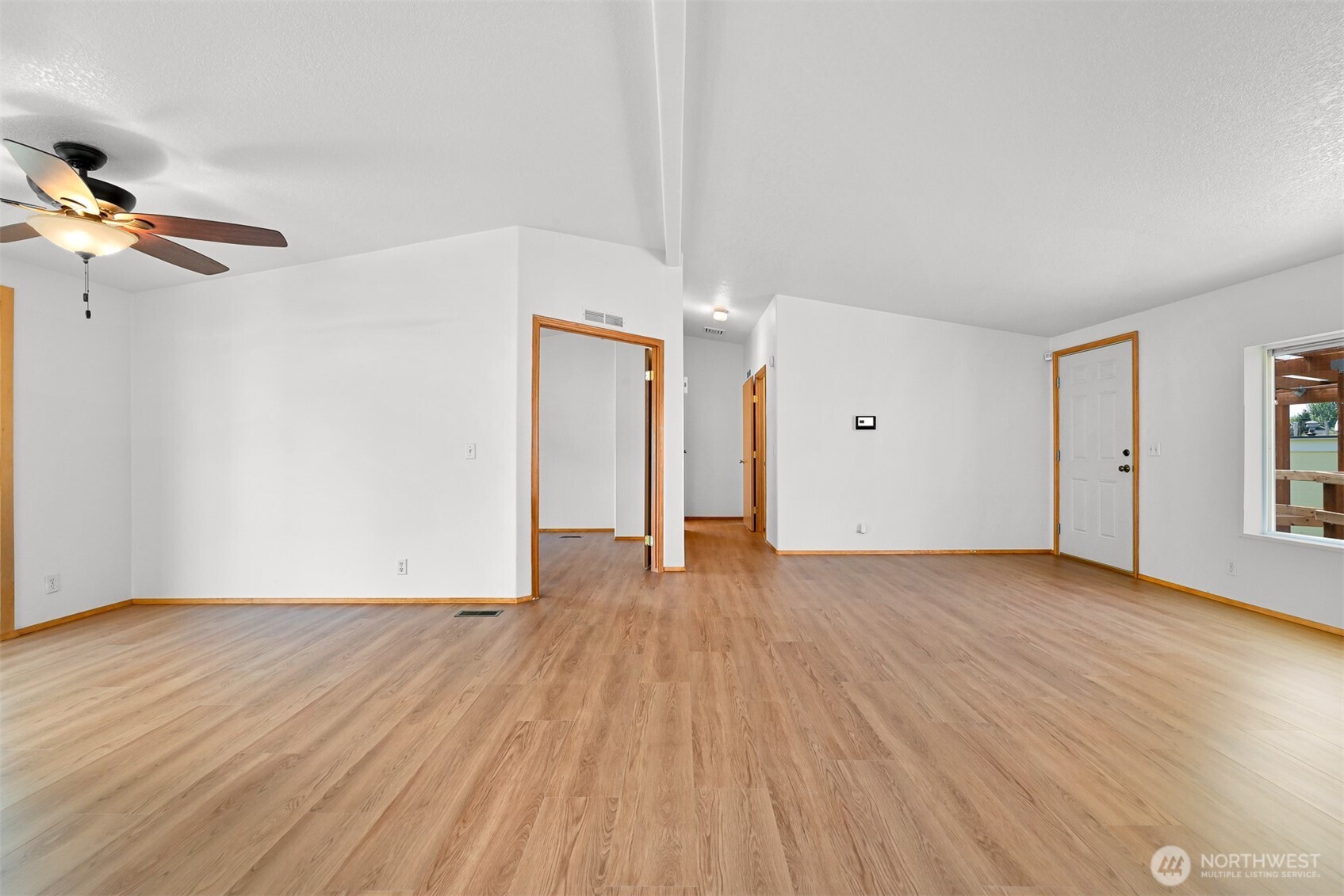 2400 Donovan Avenue Unit: 38A