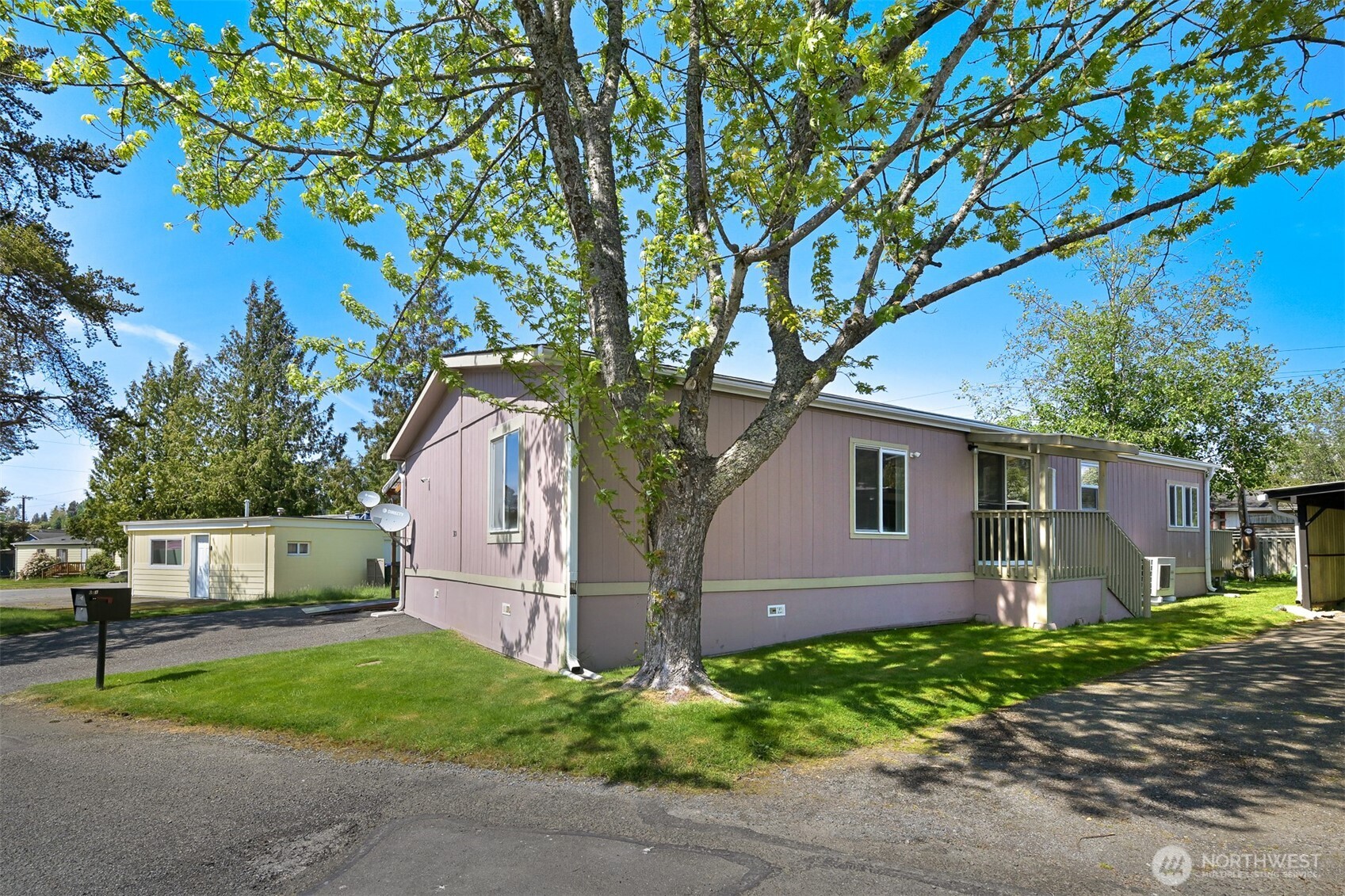 2400 Donovan Avenue Unit: 38A