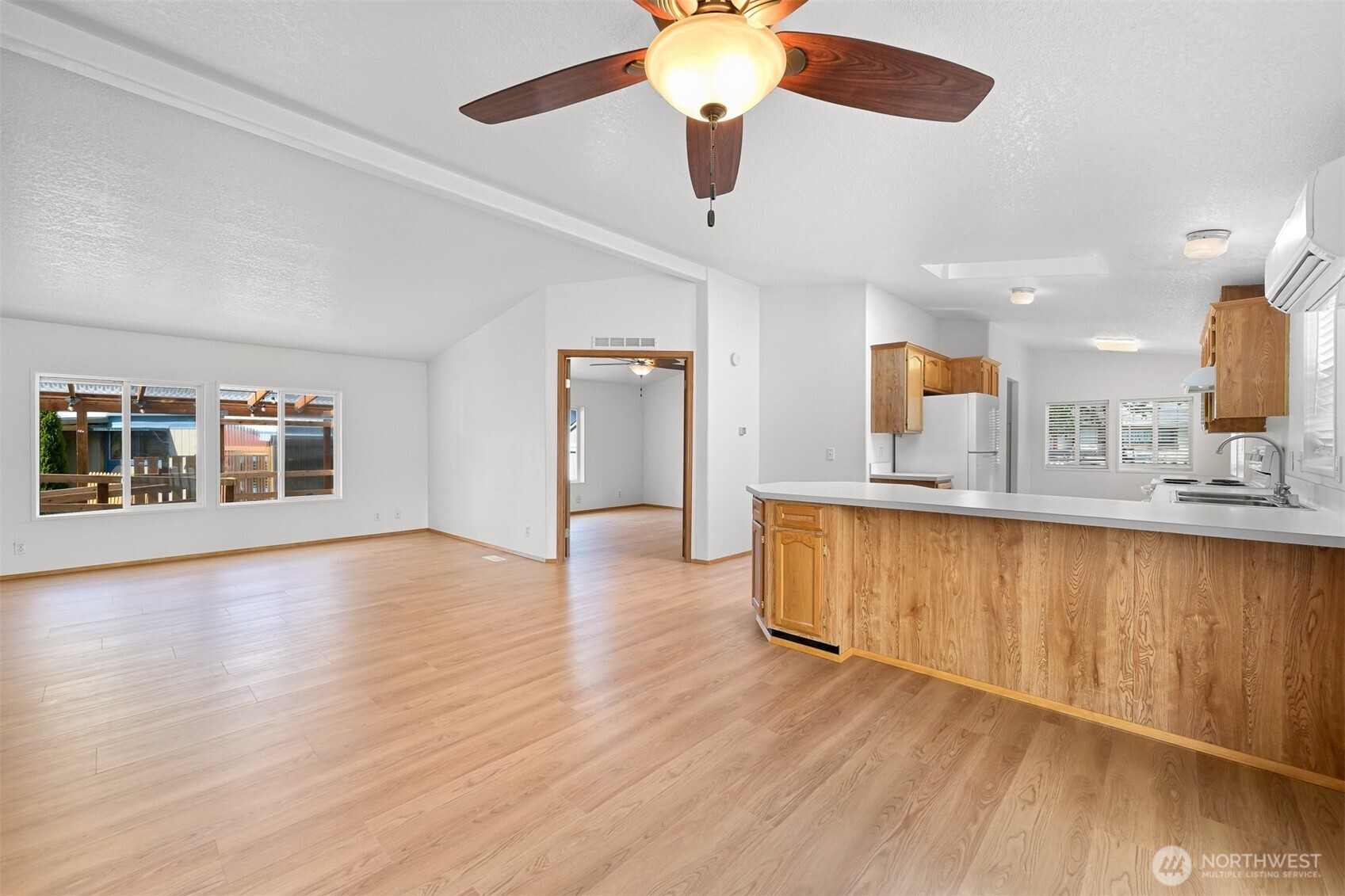 2400 Donovan Avenue Unit: 38A