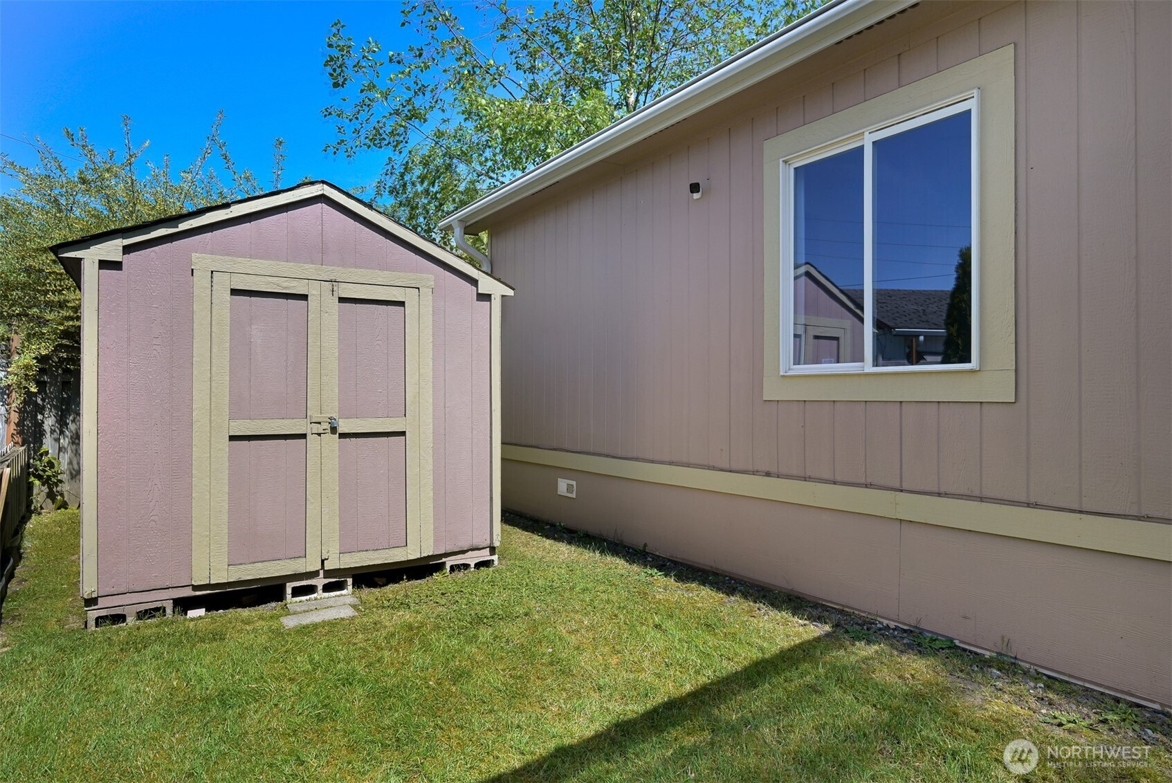 2400 Donovan Avenue Unit: 38A