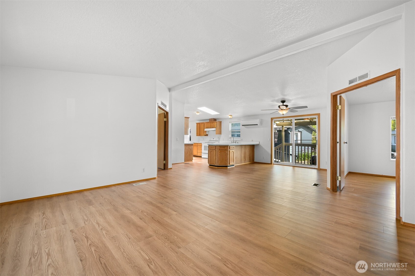 2400 Donovan Avenue Unit: 38A