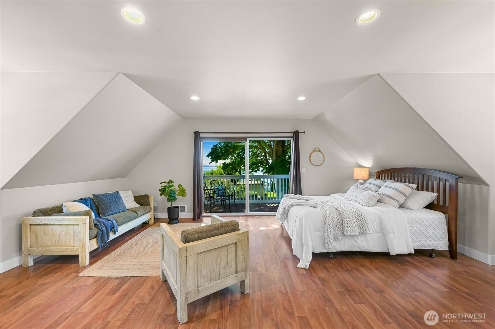 5551 Maple Way