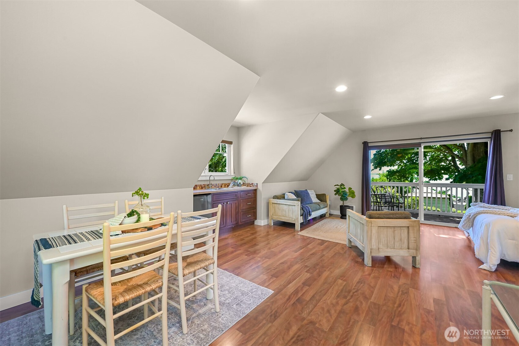 5551 Maple Way