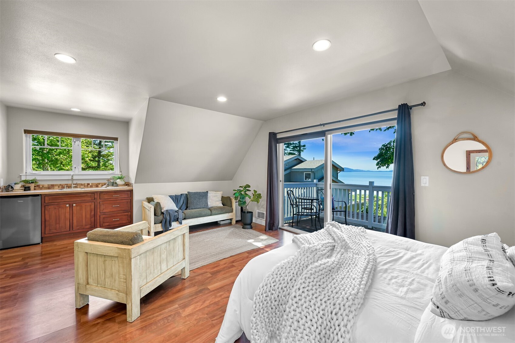 5551 Maple Way