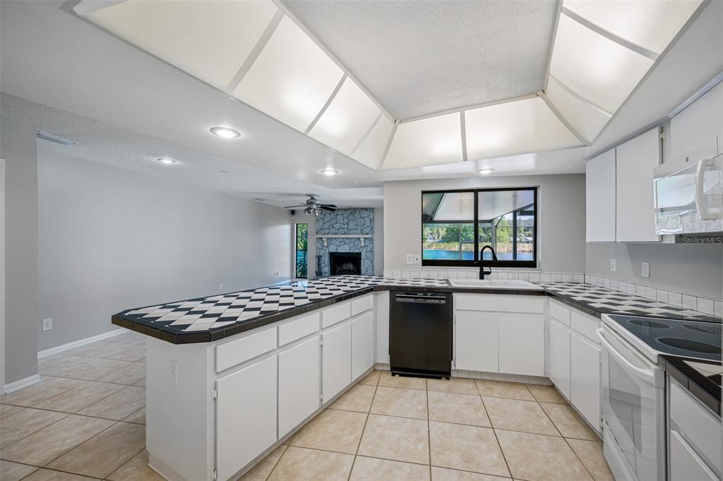 3151 LAKESTONE DRIVE