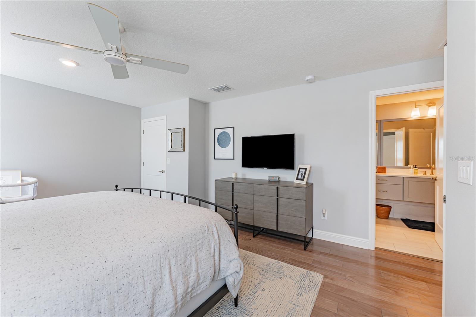 404 S MELVILLE AVENUE Unit: 3