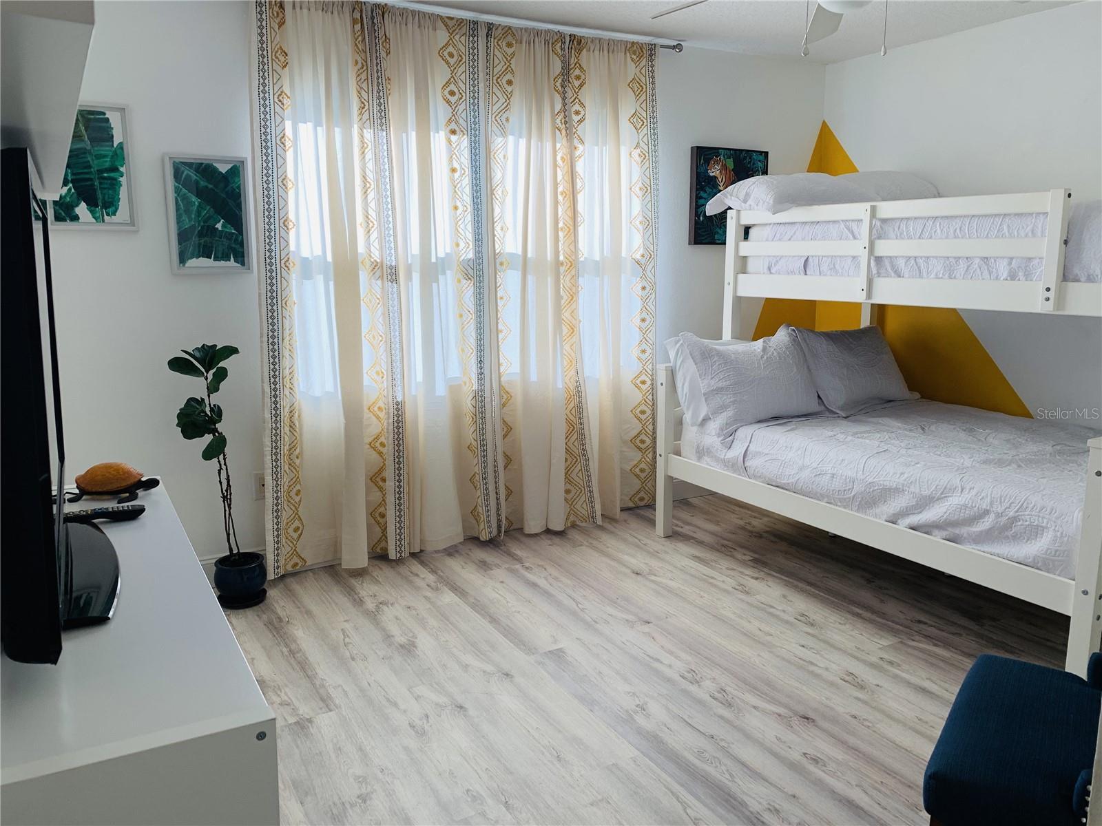 152 DOUGLAS ROAD W Unit: A