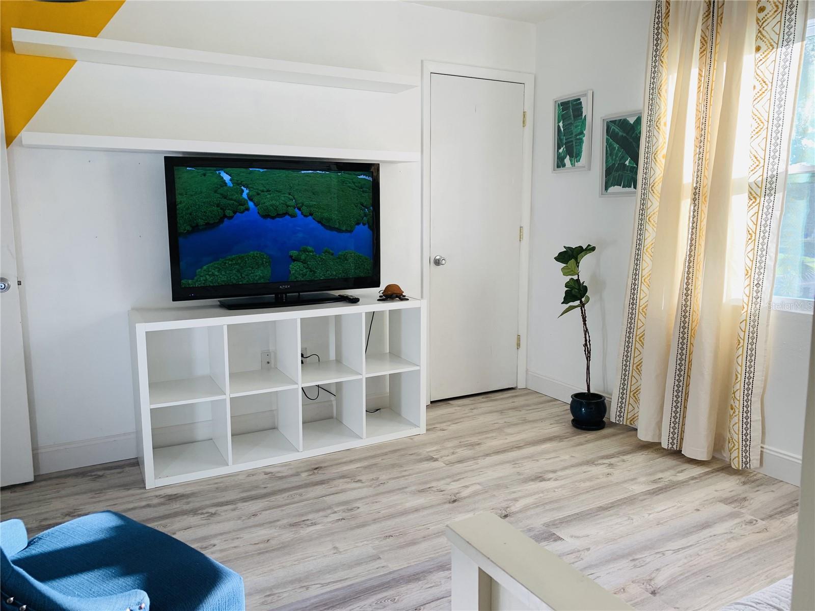 152 DOUGLAS ROAD W Unit: A