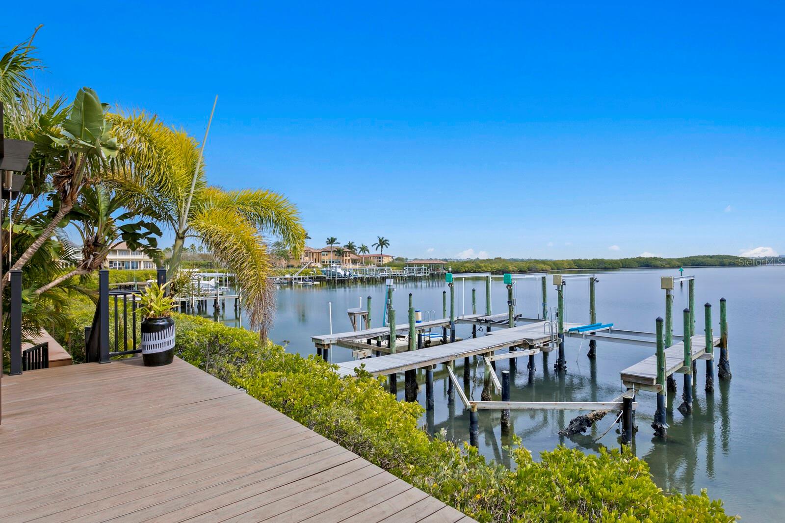 4111 CAUSEWAY VISTA DR